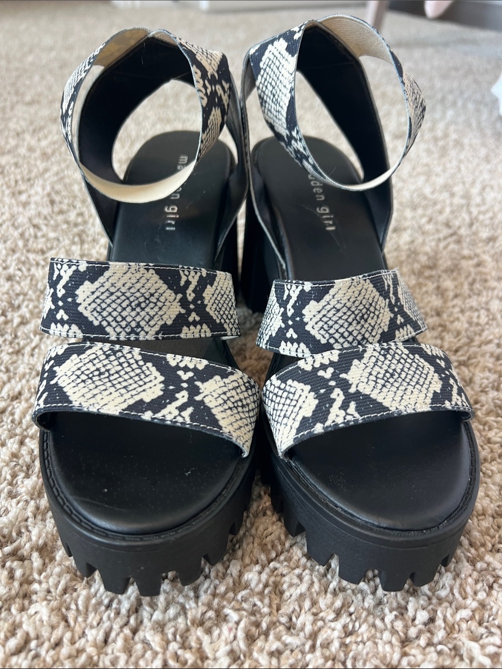 Madden Girl Black & White Snake-Print Platform Sandals- Worn once! Size 9! - Picture 11 of 12